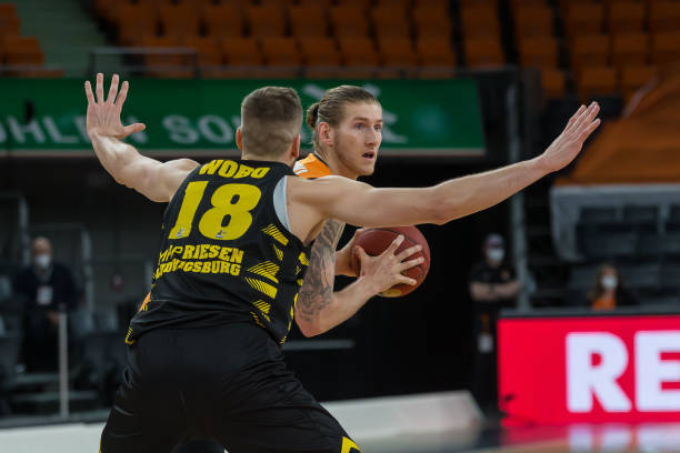 了费尔明在 了费尔明在