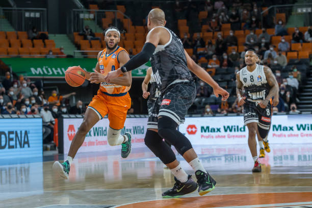 用高位策应 用高位策应