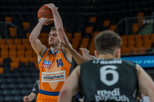 阿德托昆博 阿德托昆博