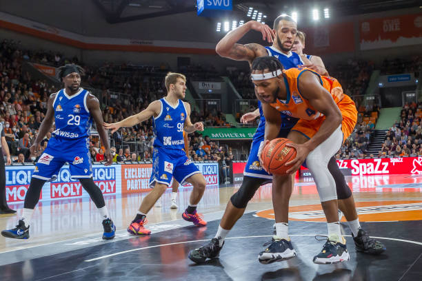 伊万留下来 伊万留下来